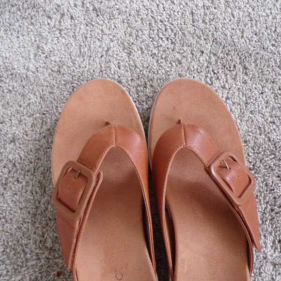 Vionic platform flipflops sandals 10 - Picture 3 of 9